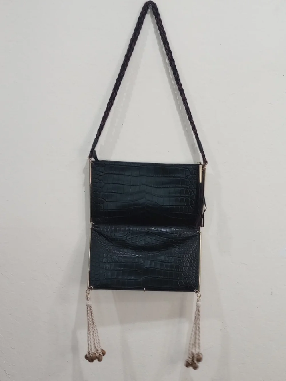 Elizabeth And James Wire Frame Woven Tapestry Embossed Leather Purse Clutch